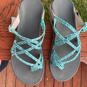 Women’s chacos size 9